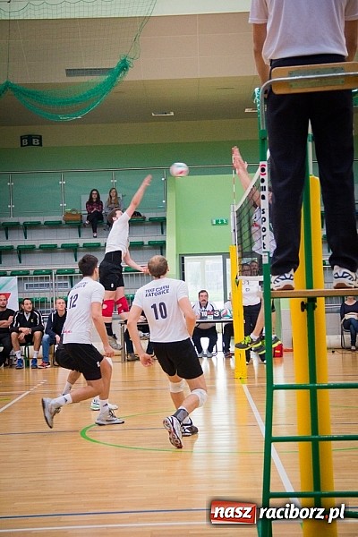 Zdjęcie w galerii na portalu naszraciborz.pl: Spacer Czarnych Katowice w Arenie Rafako wiadomości z regionu