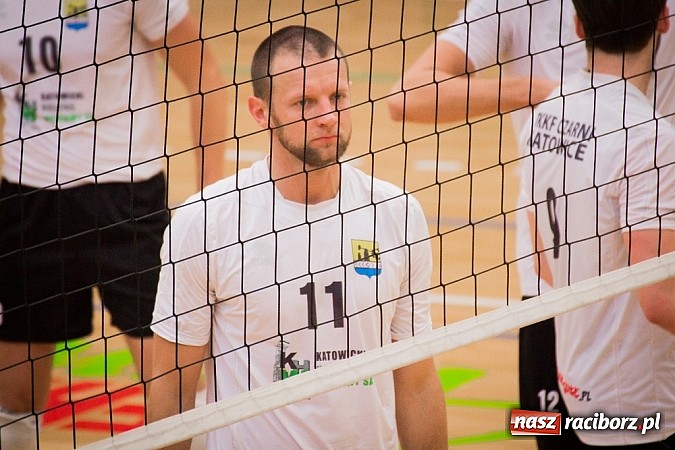 Zdjęcie w galerii na portalu naszraciborz.pl: Spacer Czarnych Katowice w Arenie Rafako wiadomości z regionu