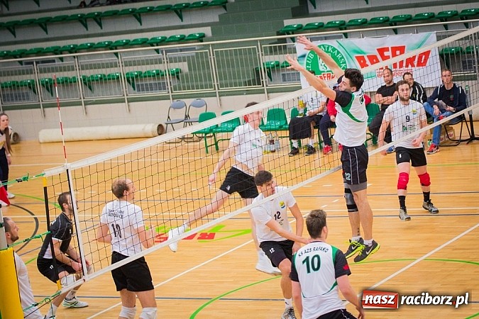 Zdjęcie w galerii na portalu naszraciborz.pl: Spacer Czarnych Katowice w Arenie Rafako wiadomości z regionu