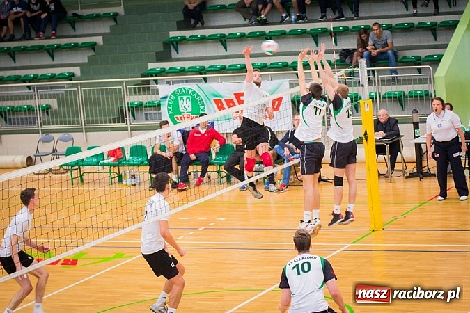 Zdjęcie w galerii na portalu naszraciborz.pl: Spacer Czarnych Katowice w Arenie Rafako wiadomości z regionu