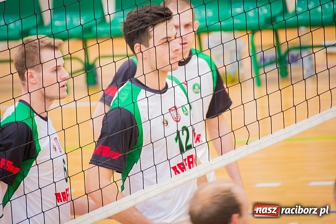 Zdjęcie w galerii na portalu naszraciborz.pl: Spacer Czarnych Katowice w Arenie Rafako wiadomości z regionu