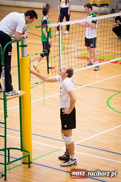 Zdjęcie w galerii na portalu naszraciborz.pl: Spacer Czarnych Katowice w Arenie Rafako wiadomości z regionu