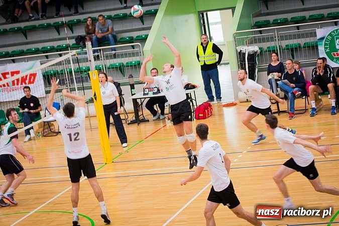 Zdjęcie w galerii na portalu naszraciborz.pl: Spacer Czarnych Katowice w Arenie Rafako wiadomości z regionu