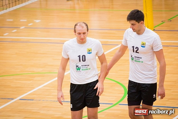 Zdjęcie w galerii na portalu naszraciborz.pl: Spacer Czarnych Katowice w Arenie Rafako wiadomości z regionu