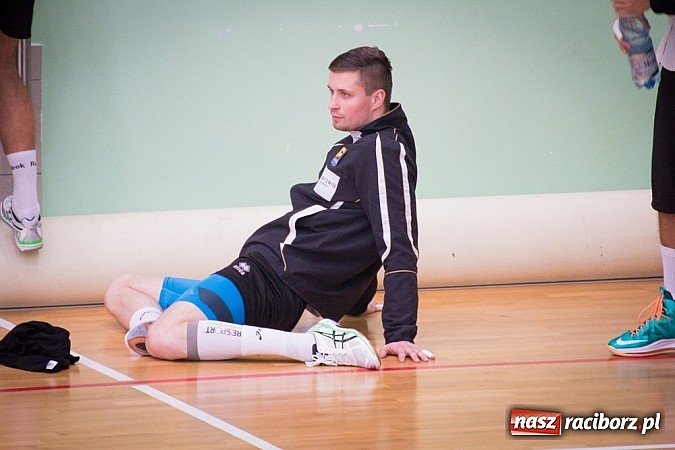 Zdjęcie w galerii na portalu naszraciborz.pl: Spacer Czarnych Katowice w Arenie Rafako wiadomości z regionu