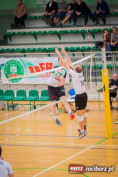 Zdjęcie w galerii na portalu naszraciborz.pl: Spacer Czarnych Katowice w Arenie Rafako wiadomości z regionu