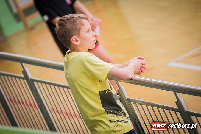 Zdjęcie w galerii na portalu naszraciborz.pl: Spacer Czarnych Katowice w Arenie Rafako wiadomości z regionu