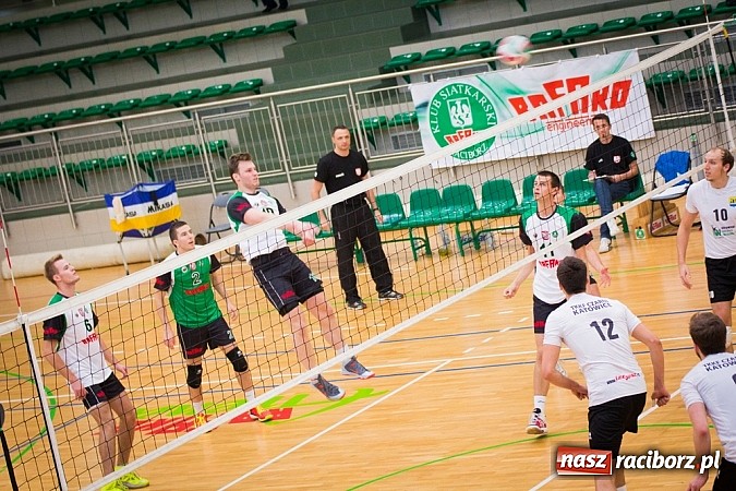 Zdjęcie w galerii na portalu naszraciborz.pl: Spacer Czarnych Katowice w Arenie Rafako wiadomości z regionu