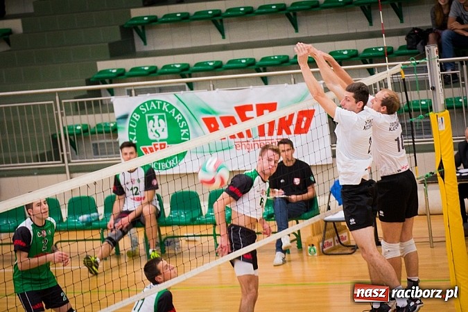 Zdjęcie w galerii na portalu naszraciborz.pl: Spacer Czarnych Katowice w Arenie Rafako wiadomości z regionu