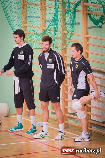 Zdjęcie w galerii na portalu naszraciborz.pl: Spacer Czarnych Katowice w Arenie Rafako wiadomości z regionu