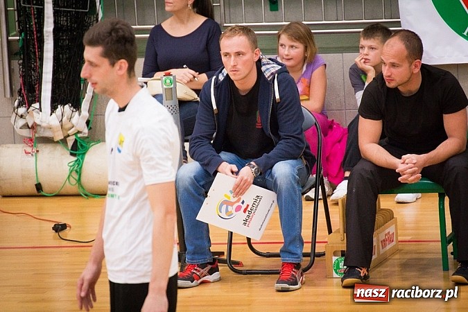 Zdjęcie w galerii na portalu naszraciborz.pl: Spacer Czarnych Katowice w Arenie Rafako wiadomości z regionu