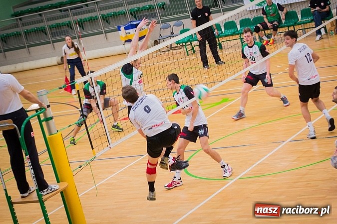 Zdjęcie w galerii na portalu naszraciborz.pl: Spacer Czarnych Katowice w Arenie Rafako wiadomości z regionu