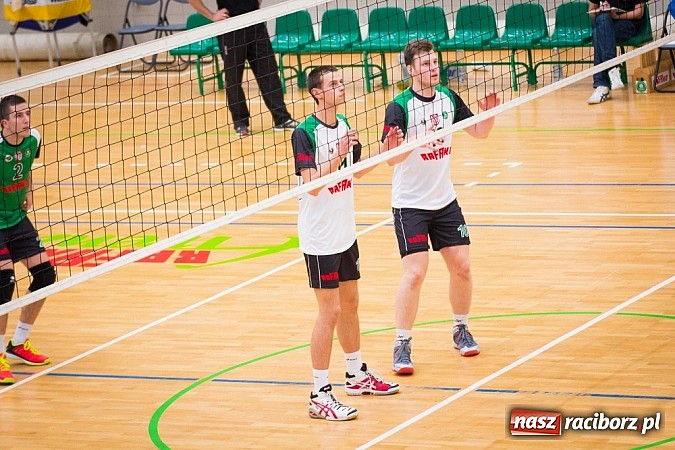 Zdjęcie w galerii na portalu naszraciborz.pl: Spacer Czarnych Katowice w Arenie Rafako wiadomości z regionu