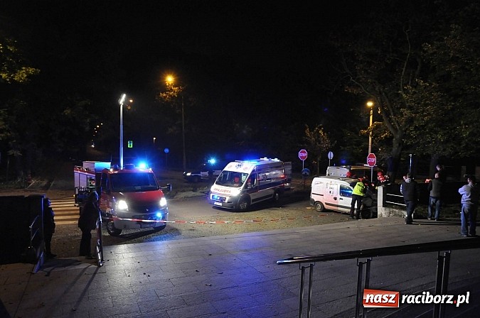 Zdjęcie w galerii na portalu naszraciborz.pl: Kierowca renault wjechał w mur wok&oacute;ł kościoła przy ulicy Warszawskiej. Był pijany w sztok wiadomości z regionu