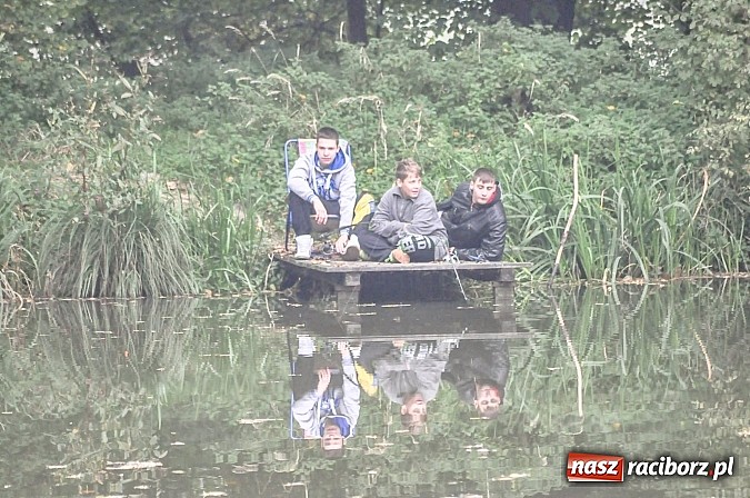 Zdjęcie w galerii na portalu naszraciborz.pl: Na stawie przy Aquabraxie odbyły się zawody wędkarskie wiadomości z regionu