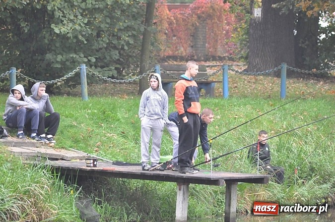 Zdjęcie w galerii na portalu naszraciborz.pl: Na stawie przy Aquabraxie odbyły się zawody wędkarskie wiadomości z regionu