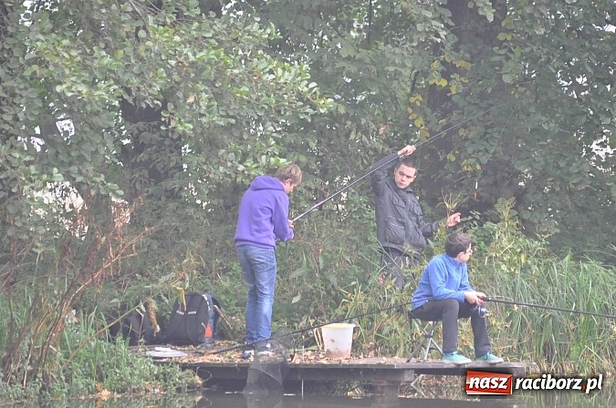 Zdjęcie w galerii na portalu naszraciborz.pl: Na stawie przy Aquabraxie odbyły się zawody wędkarskie wiadomości z regionu