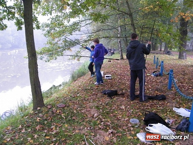 Zdjęcie w galerii na portalu naszraciborz.pl: Na stawie przy Aquabraxie odbyły się zawody wędkarskie wiadomości z regionu