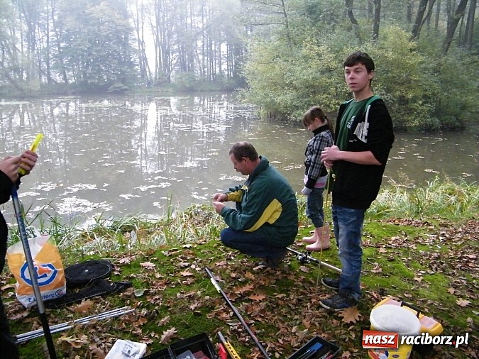 Zdjęcie w galerii na portalu naszraciborz.pl: Na stawie przy Aquabraxie odbyły się zawody wędkarskie wiadomości z regionu