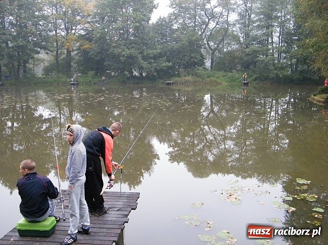 Zdjęcie w galerii na portalu naszraciborz.pl: Na stawie przy Aquabraxie odbyły się zawody wędkarskie wiadomości z regionu