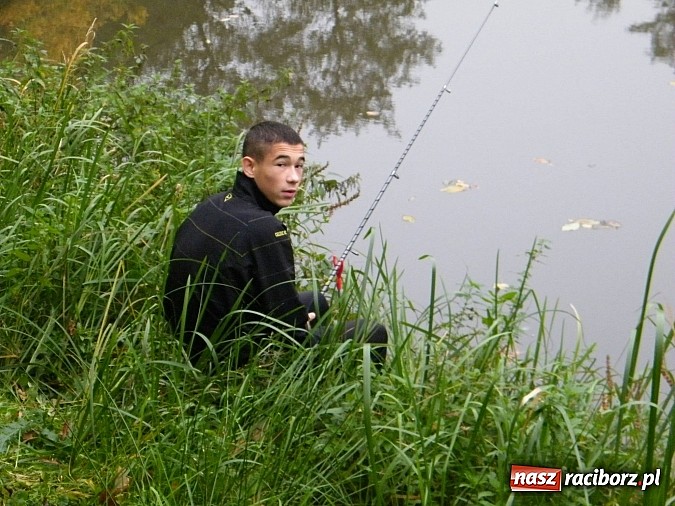 Zdjęcie w galerii na portalu naszraciborz.pl: Na stawie przy Aquabraxie odbyły się zawody wędkarskie wiadomości z regionu