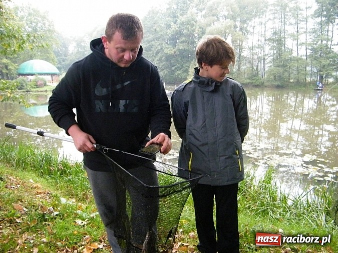 Zdjęcie w galerii na portalu naszraciborz.pl: Na stawie przy Aquabraxie odbyły się zawody wędkarskie wiadomości z regionu
