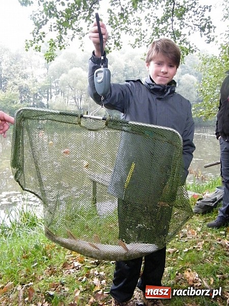 Zdjęcie w galerii na portalu naszraciborz.pl: Na stawie przy Aquabraxie odbyły się zawody wędkarskie wiadomości z regionu