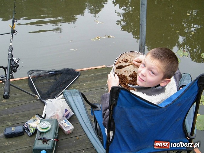Zdjęcie w galerii na portalu naszraciborz.pl: Na stawie przy Aquabraxie odbyły się zawody wędkarskie wiadomości z regionu