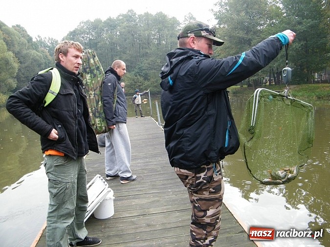 Zdjęcie w galerii na portalu naszraciborz.pl: Na stawie przy Aquabraxie odbyły się zawody wędkarskie wiadomości z regionu