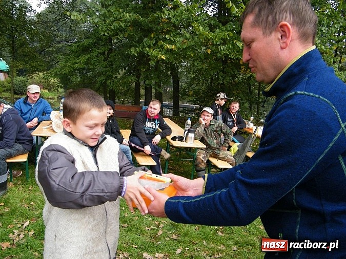 Zdjęcie w galerii na portalu naszraciborz.pl: Na stawie przy Aquabraxie odbyły się zawody wędkarskie wiadomości z regionu