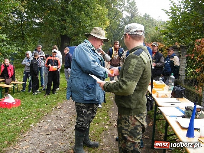 Zdjęcie w galerii na portalu naszraciborz.pl: Na stawie przy Aquabraxie odbyły się zawody wędkarskie wiadomości z regionu