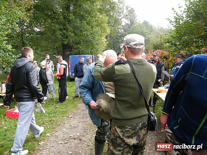 Zdjęcie w galerii na portalu naszraciborz.pl: Na stawie przy Aquabraxie odbyły się zawody wędkarskie wiadomości z regionu