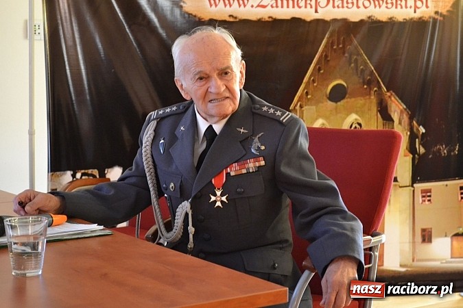 Zdjęcie w galerii na portalu naszraciborz.pl: Dobro Ojczyzny świętowało 5-lecie działalności na zamku  wiadomości z regionu