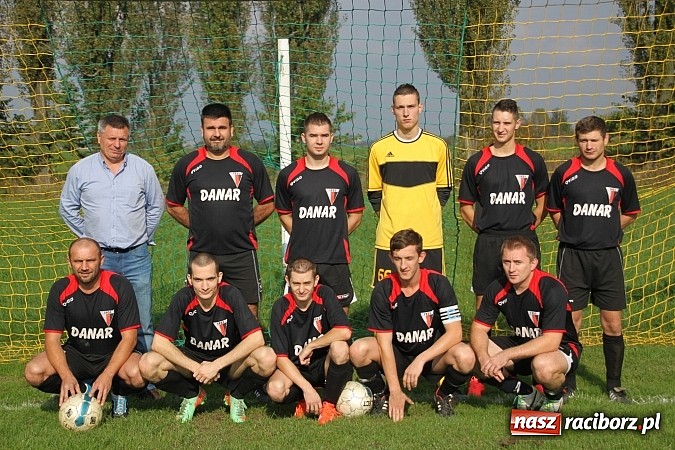 Zdjęcie w galerii na portalu naszraciborz.pl: Boisko w Wojnowicach szczęśliwe dla Bieńkowic wiadomości z regionu