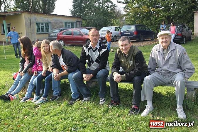 Zdjęcie w galerii na portalu naszraciborz.pl: Boisko w Wojnowicach szczęśliwe dla Bieńkowic wiadomości z regionu