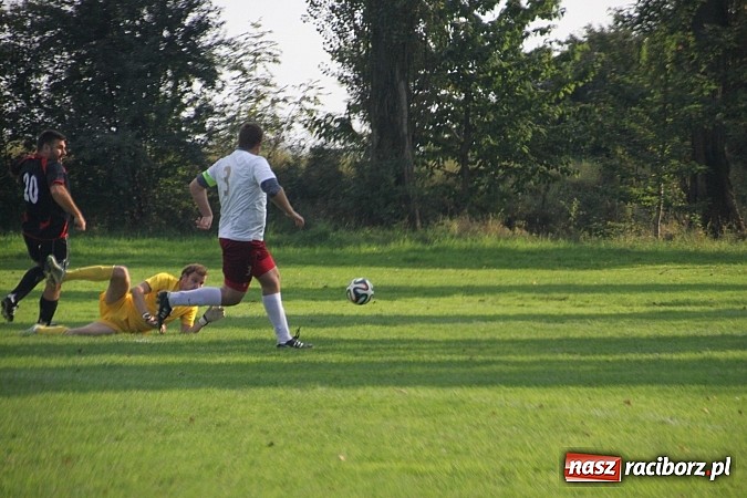 Zdjęcie w galerii na portalu naszraciborz.pl: Boisko w Wojnowicach szczęśliwe dla Bieńkowic wiadomości z regionu