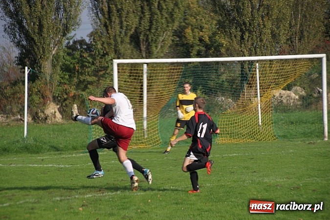 Zdjęcie w galerii na portalu naszraciborz.pl: Boisko w Wojnowicach szczęśliwe dla Bieńkowic wiadomości z regionu