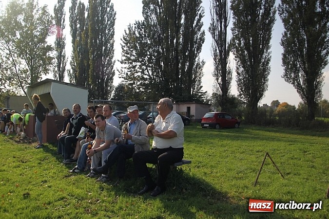 Zdjęcie w galerii na portalu naszraciborz.pl: Boisko w Wojnowicach szczęśliwe dla Bieńkowic wiadomości z regionu