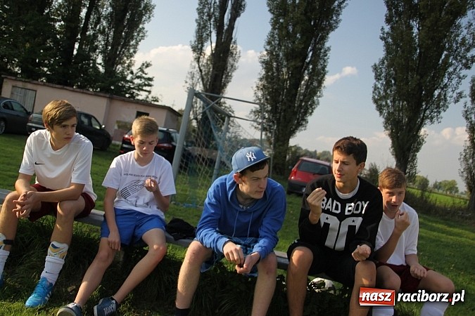 Zdjęcie w galerii na portalu naszraciborz.pl: Boisko w Wojnowicach szczęśliwe dla Bieńkowic wiadomości z regionu