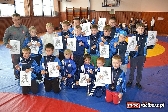 Zdjęcie w galerii na portalu naszraciborz.pl: Zapasy na wesoło. Młodzicy Unii z medalami wiadomości z regionu