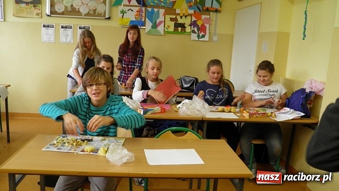 Zdjęcie w galerii na portalu naszraciborz.pl: Wiwat skrobia! ZSO w Kuźni Raciborskiej obchodziło święto ziemniaka wiadomości z regionu