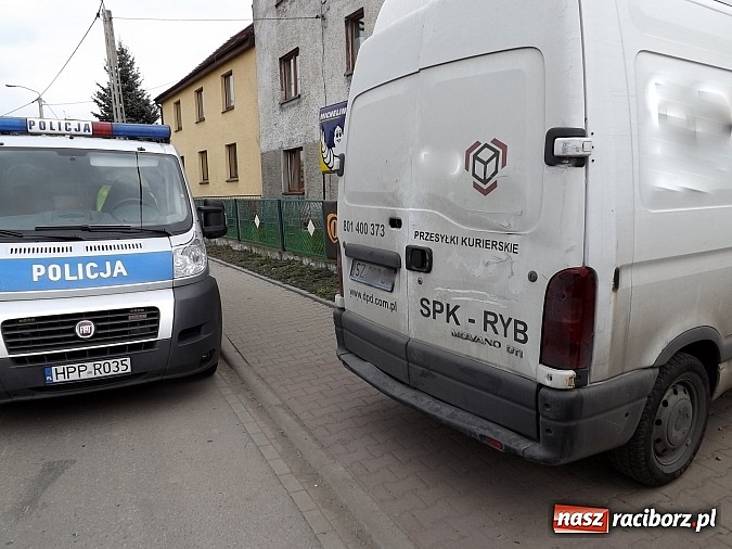 Zdjęcie w galerii na portalu naszraciborz.pl: Autobus zderzył się z oplem na Sudeckiej wiadomości z regionu