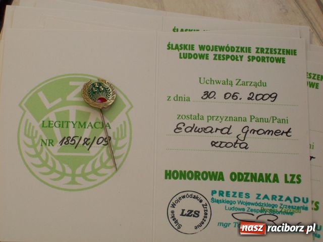 Zdjęcie w galerii na portalu naszraciborz.pl: Mecze dla kibiców, odznaki dla zasłużonych wiadomości z regionu