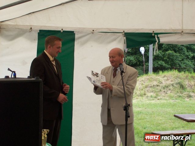 Zdjęcie w galerii na portalu naszraciborz.pl: Mecze dla kibiców, odznaki dla zasłużonych wiadomości z regionu