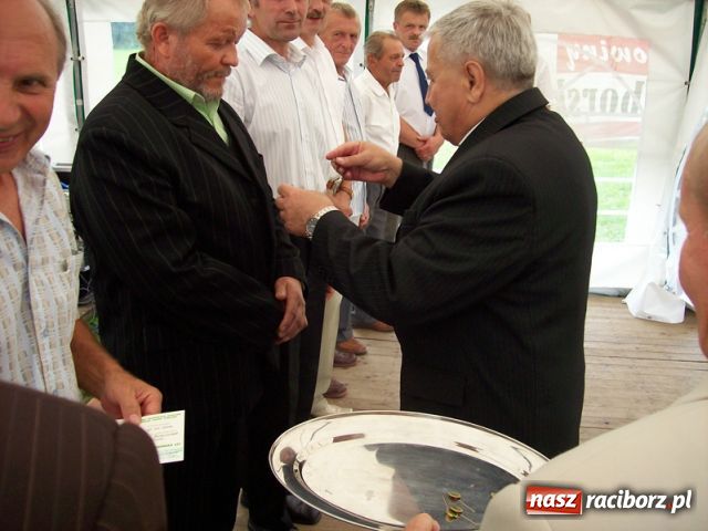 Zdjęcie w galerii na portalu naszraciborz.pl: Mecze dla kibiców, odznaki dla zasłużonych wiadomości z regionu