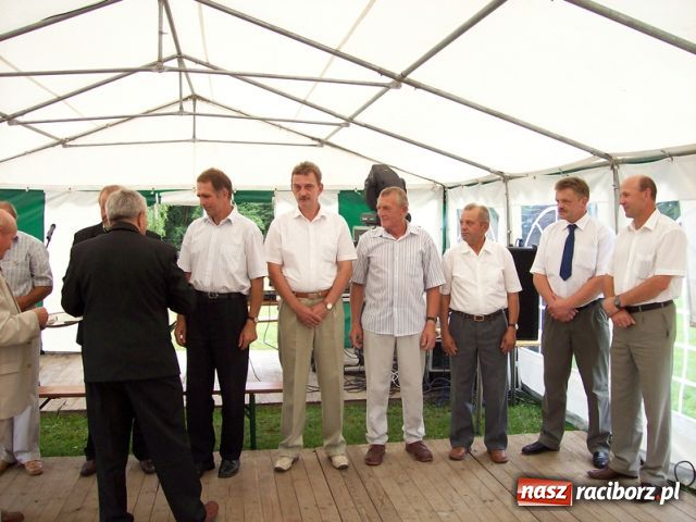 Zdjęcie w galerii na portalu naszraciborz.pl: Mecze dla kibiców, odznaki dla zasłużonych wiadomości z regionu