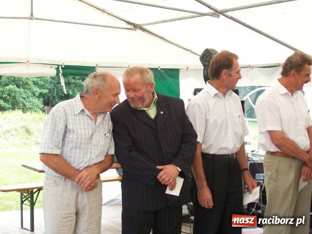 Zdjęcie w galerii na portalu naszraciborz.pl: Mecze dla kibiców, odznaki dla zasłużonych wiadomości z regionu