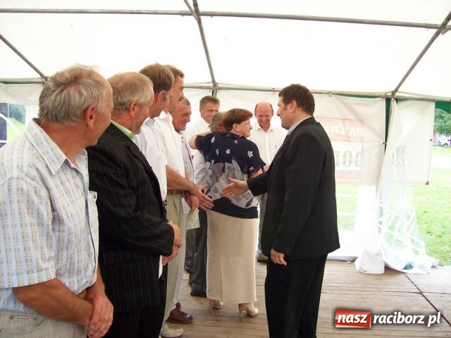 Zdjęcie w galerii na portalu naszraciborz.pl: Mecze dla kibiców, odznaki dla zasłużonych wiadomości z regionu