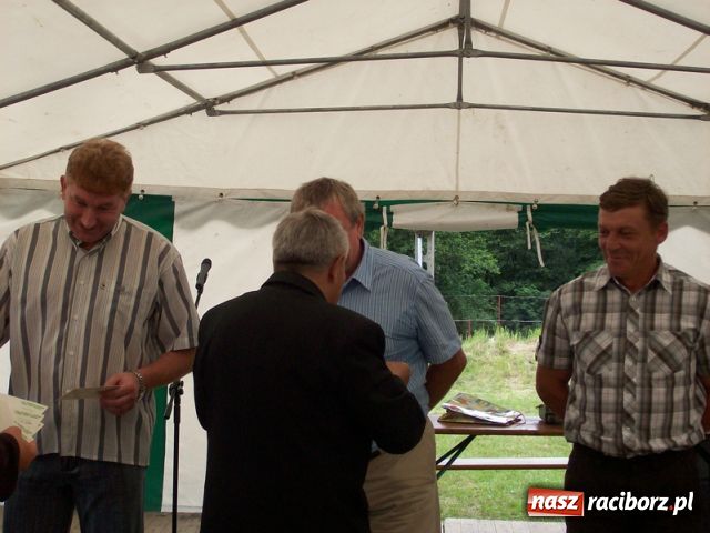 Zdjęcie w galerii na portalu naszraciborz.pl: Mecze dla kibiców, odznaki dla zasłużonych wiadomości z regionu