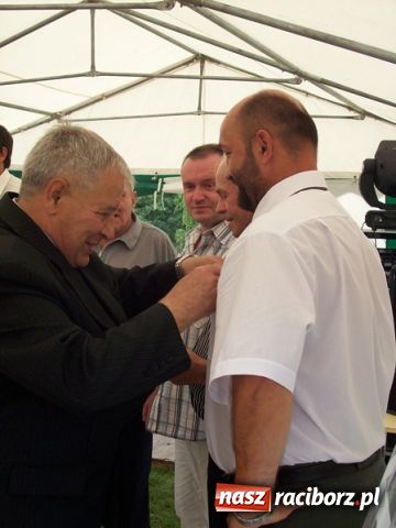 Zdjęcie w galerii na portalu naszraciborz.pl: Mecze dla kibiców, odznaki dla zasłużonych wiadomości z regionu